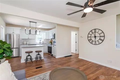 1950 W Bataan Dr, Kettering, OH 45420 photo 10
