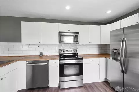 Kitchen - 1135 S River St, Franklin, OH 45005 photo 3 of 3
