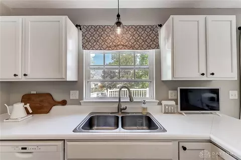 Kitchen - 115 Pursley Ln, Springboro, OH 45066 photo 5 of 8