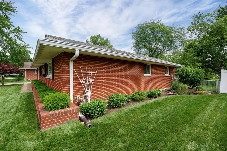 Exterior - 2328 Acorn Dr, Kettering, OH 45419 photo 4 of 9