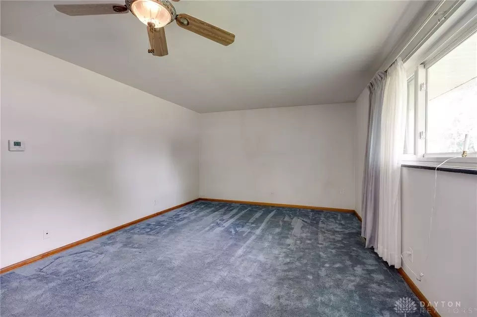Living - 2328 Acorn Dr, Kettering, OH 45419 photo 7 of 10