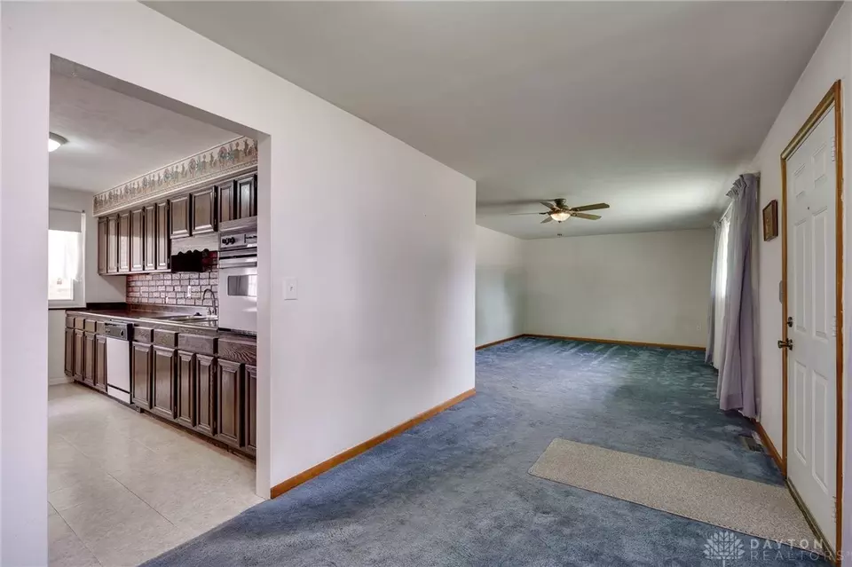 Living - 2328 Acorn Dr, Kettering, OH 45419 photo 10 of 10