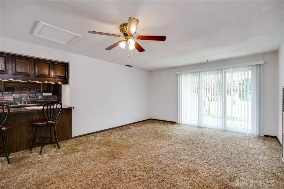 Living - 2328 Acorn Dr, Kettering, OH 45419 photo 4 of 10
