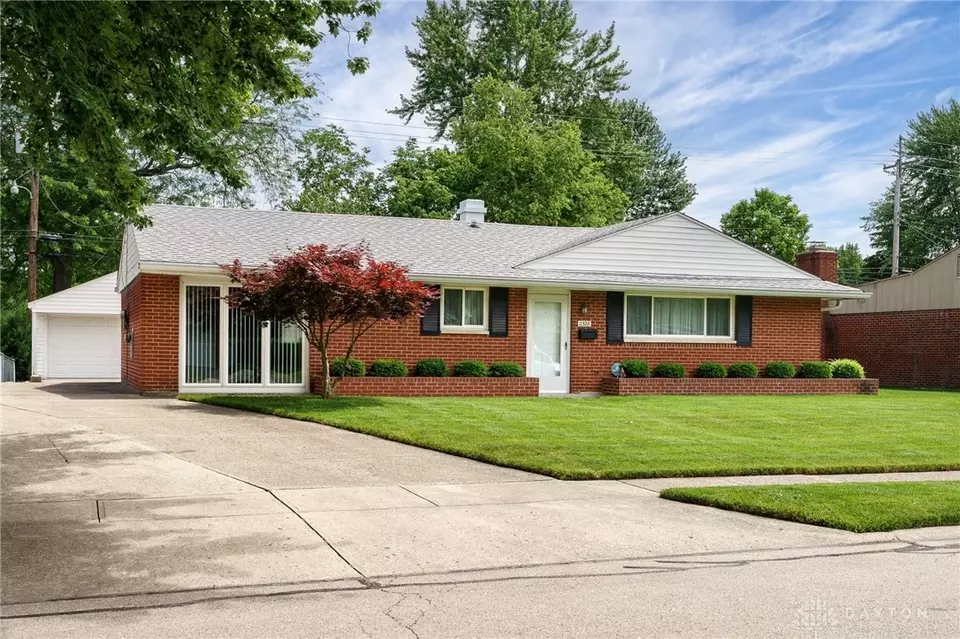 Exterior - 2328 Acorn Dr, Kettering, OH 45419 photo 2 of 9