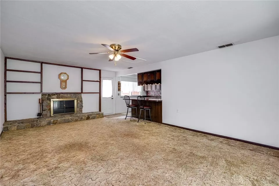 Living - 2328 Acorn Dr, Kettering, OH 45419 photo 5 of 10