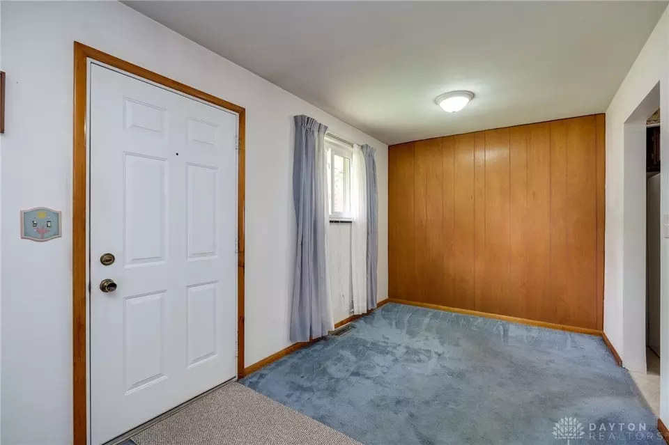 Entry Way - 2328 Acorn Dr, Kettering, OH 45419 photo 2 of 2