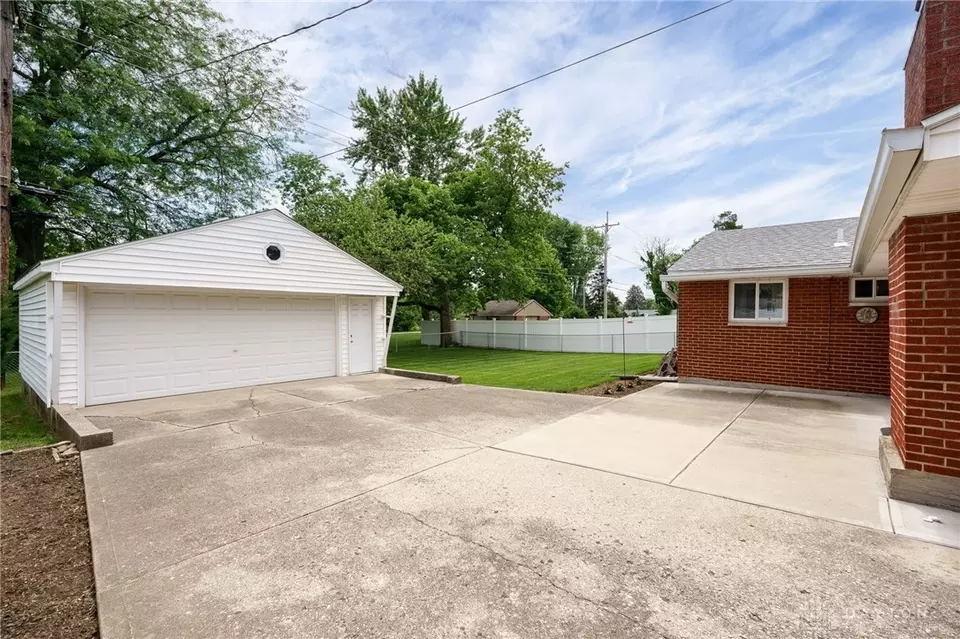 Exterior - 2328 Acorn Dr, Kettering, OH 45419 photo 5 of 9
