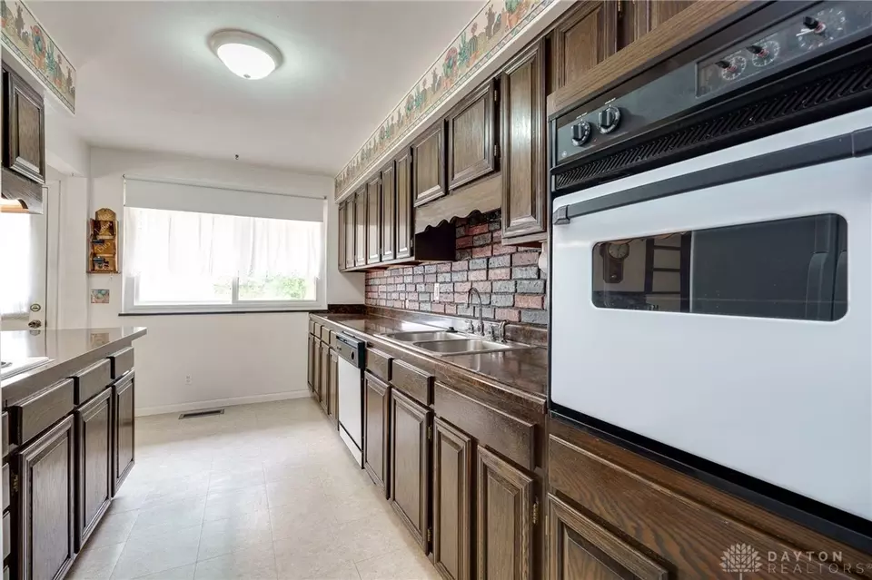 Kitchen - 2328 Acorn Dr, Kettering, OH 45419 photo 3 of 6
