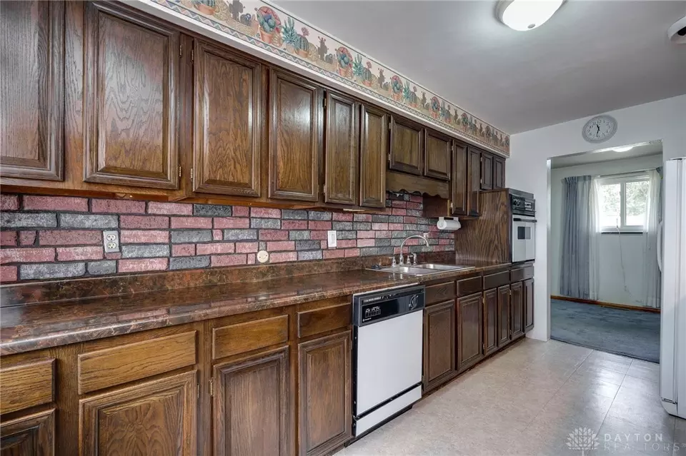 Kitchen - 2328 Acorn Dr, Kettering, OH 45419 photo 5 of 6