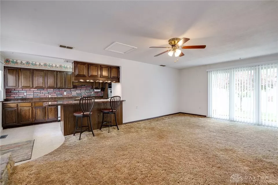 Living - 2328 Acorn Dr, Kettering, OH 45419 photo 2 of 10