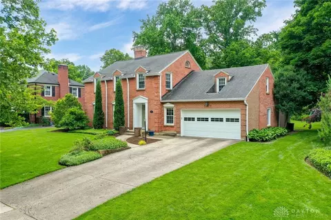 925 E Schantz Ave, Oakwood, OH 45419