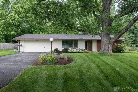 2423 Periwinkle Dr, Bellbrook, OH 45305