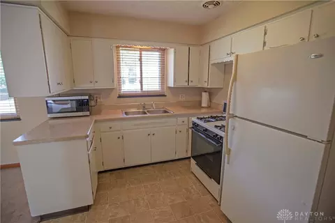 4301 Miriam Dr, Kettering, OH 45429 photo 12
