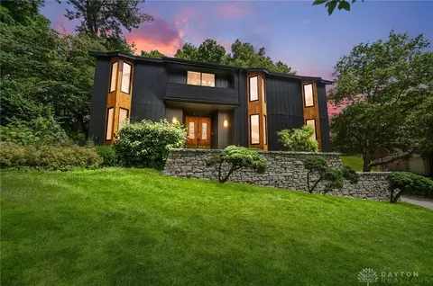 5082 Jameswood Cir, Dayton, OH 45429