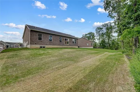 Exterior - 7130 Rivendell Cir, Centerville, OH 45459 photo 3 of 7