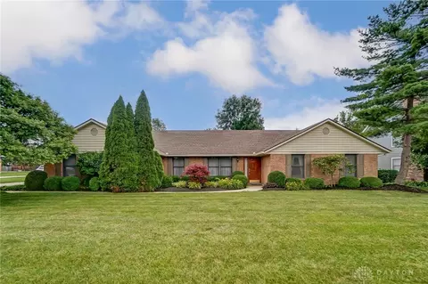 1575 Woodland Greens Blvd, Springboro, OH 45066