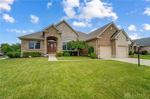 6081 Oak Ridge Dr, Huber Heights, OH 45424