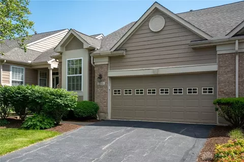 2555 Greenlefe Dr, Dayton, OH 45431