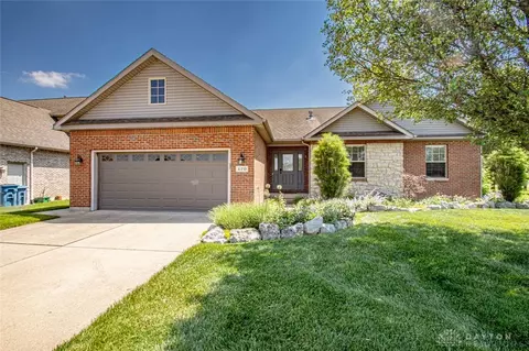 420 Clover Hill Dr, Tipp City, OH 45371