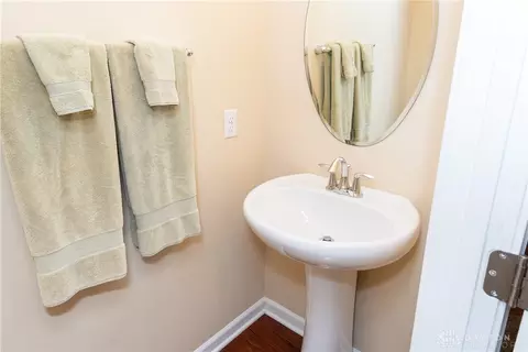 Bath - 1478 Artesian Ln, Fairborn, OH 45324 photo 1 of 6