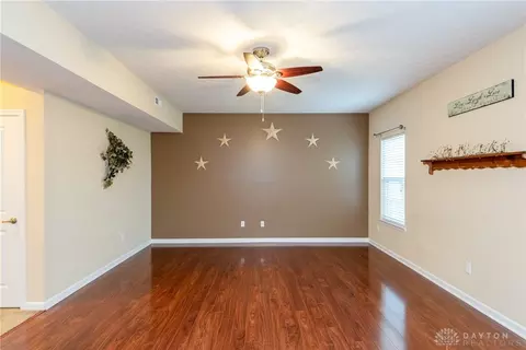 Living - 1478 Artesian Ln, Fairborn, OH 45324 photo 3 of 8