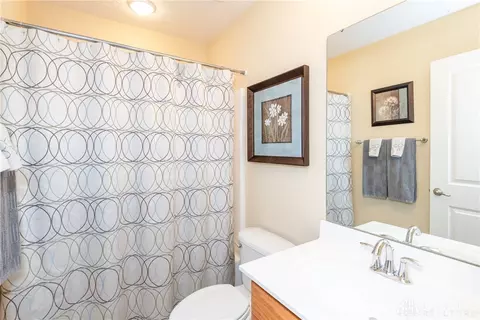 Bath - 1478 Artesian Ln, Fairborn, OH 45324 photo 5 of 6