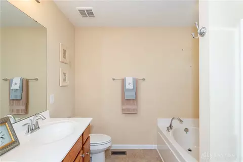 Bath - 1478 Artesian Ln, Fairborn, OH 45324 photo 3 of 6