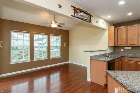 Living - 1478 Artesian Ln, Fairborn, OH 45324 photo 5 of 8