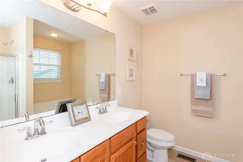 Bath - 1478 Artesian Ln, Fairborn, OH 45324 photo 2 of 6