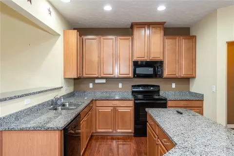 Kitchen - 1478 Artesian Ln, Fairborn, OH 45324 photo 4 of 5
