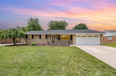 26 Greencliff Dr, Englewood, OH 45322