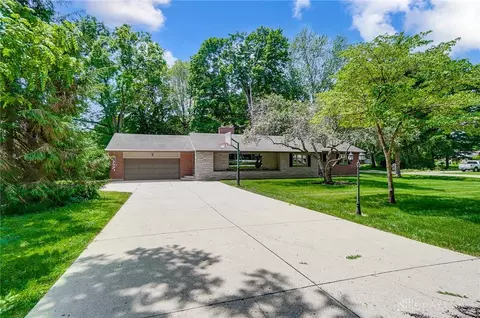 1118 Brookview Dr, Beavercreek, OH 45430