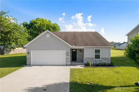 102 Hill Cir, Englewood, OH 45322