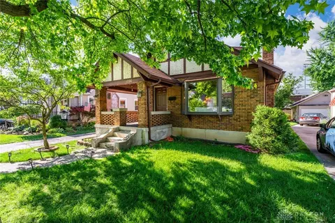 1056 Colwick Dr, Dayton, OH 45420