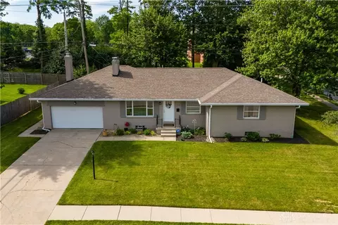 136 Lakeview Dr, Dayton, OH 45459
