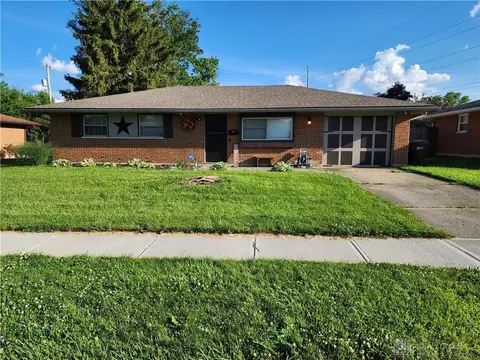 112 Lodestone Dr, Englewood, OH 45322