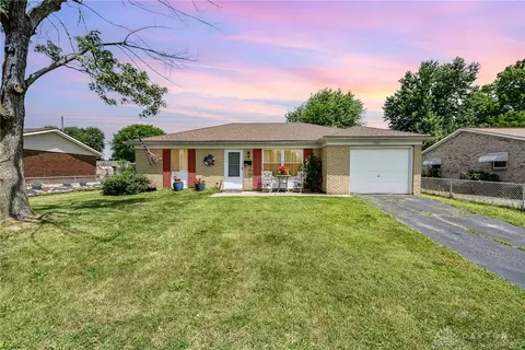 1523 Commonwealth Dr, Xenia, OH 45385