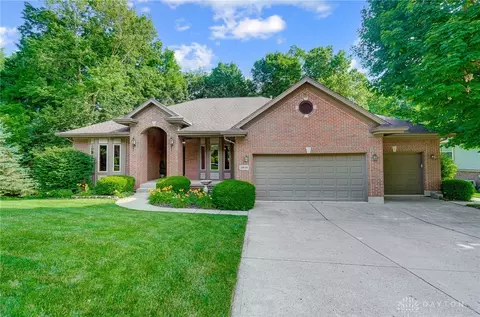 3930 Oakview Dr, Beavercreek, OH 45430