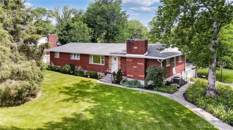 2170 Brookridge Dr, Dayton, OH 45431