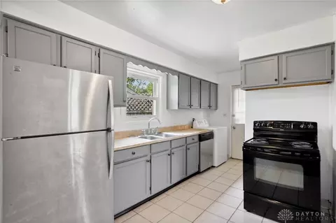 Kitchen - 2615 Galewood St, Kettering, OH 45420 photo 2 of 2