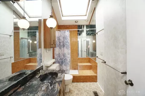 Bath - 1507 Saint Clair Ave, Cincinnati, OH 45231 photo 1 of 3
