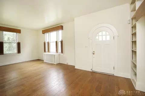 Living - 1507 Saint Clair Ave, Cincinnati, OH 45231 photo 1 of 6