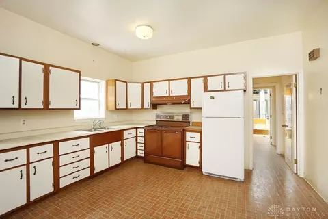 Kitchen - 1507 Saint Clair Ave, Cincinnati, OH 45231 photo 2 of 4