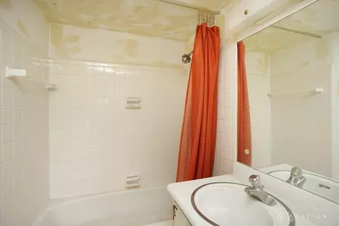 Bath - 1507 Saint Clair Ave, Cincinnati, OH 45231 photo 2 of 3