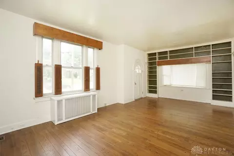 Living - 1507 Saint Clair Ave, Cincinnati, OH 45231 photo 4 of 6