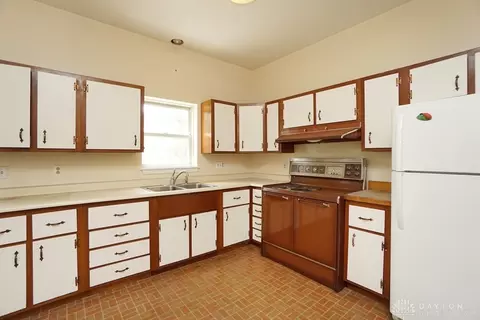 Kitchen - 1507 Saint Clair Ave, Cincinnati, OH 45231 photo 4 of 4