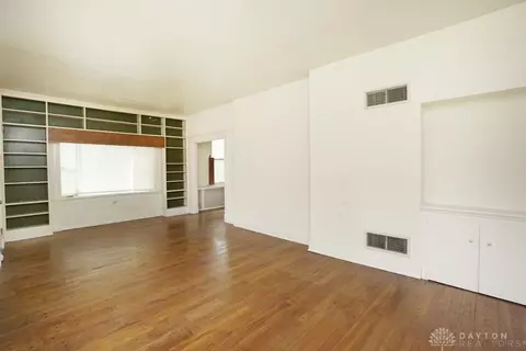 Living - 1507 Saint Clair Ave, Cincinnati, OH 45231 photo 3 of 6