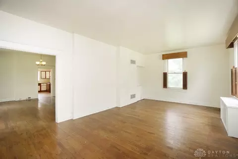 Living - 1507 Saint Clair Ave, Cincinnati, OH 45231 photo 5 of 6