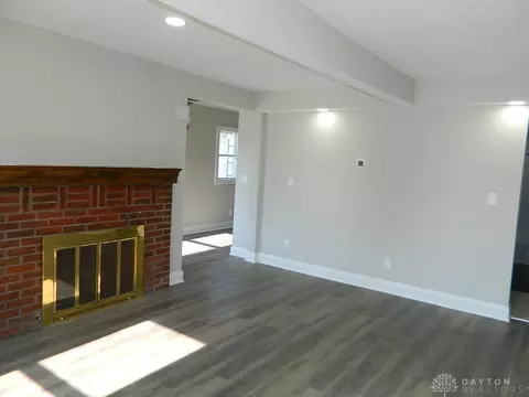 Living - 123 N Arlington Ave, Springfield, OH 45503 photo 2 of 3