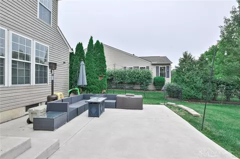 Exterior - 45 Keevers Pt, Springboro, OH 45066 photo 4 of 10